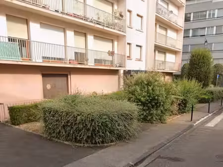 garage a louer prise recharge voiture centre ville avaricum