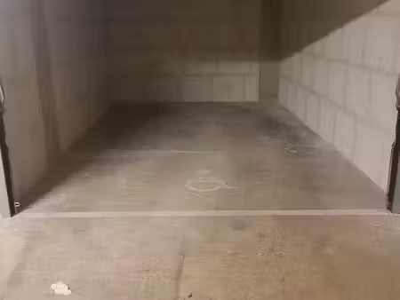 parking/box persan