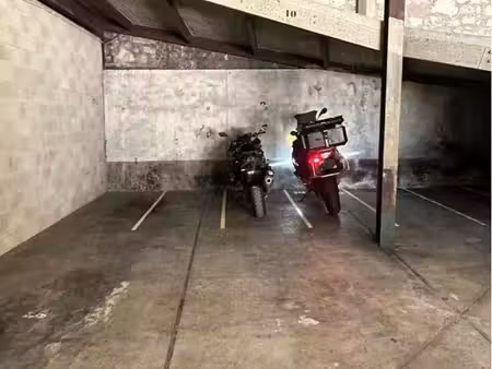 parking moto vélo