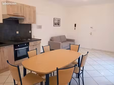maison  centre ville  2chambres  cour privative 25m2