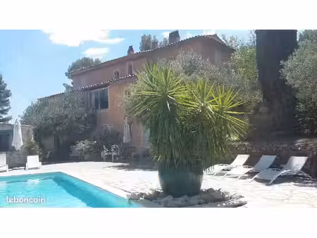 2 pièces meublé dans villa avec piscine à draguignan [de septembre à juin]