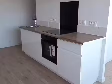 location appartement 1 pièce 31 m² à la crau (83260)
