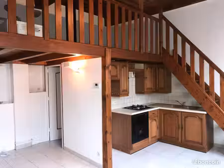 special investisseur : vends t2 30 m2 + mezzanine. hyper centre croix-rousse. libre