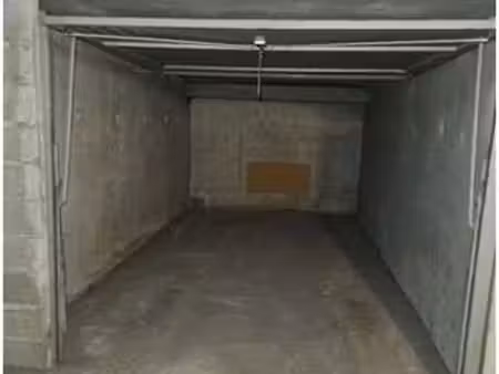 vends garage box fermé