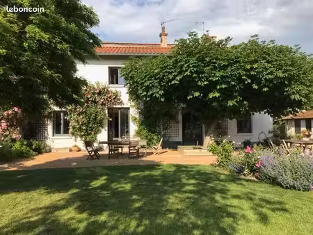 maison de caractère 400 m² – piscine – dépendances – proche chasselay / limonest