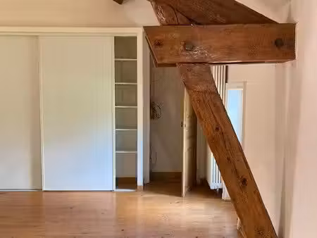 appartement de trois pièces à rénover dans une maison de maitre