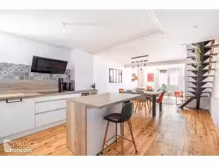 maison de ville avec grand garage au cœur d’anse