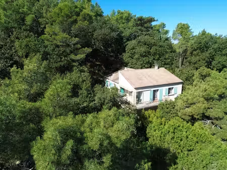 exclusivité - maison individuelle de 110 m² en position dominante sur 4.056 m² de terrain.