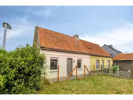 ideale starterswoning in het hartje van meulebeke!