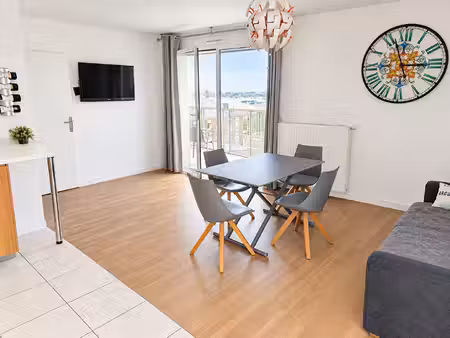 t2 avec vue dégagée  balcon et parking privatif