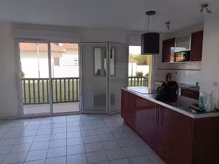 appartement t2 47m² rez-de-chaussée + balcon + parking