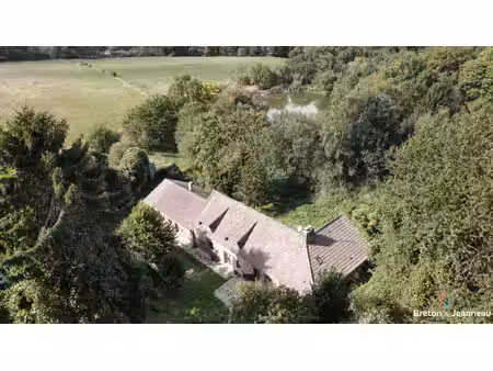 propriété isolée avec étangs sur environ 4ha proche de bais