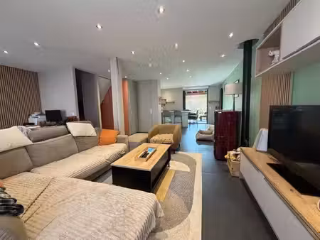 à louer belle maison 5 pièces de 194 m2 (111 m2 habitables