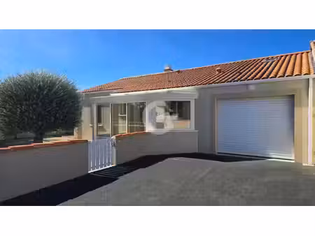 maison 4 pièce(s) 910.76 m2