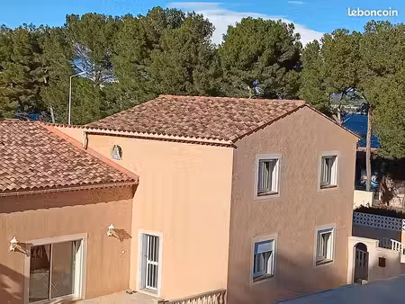 415000 maison familliale de 7 pièces 290 m²environ dont 182 m² habitable clôturée /sécuris