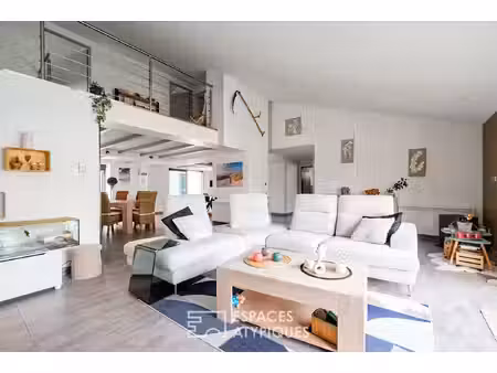 confort de plain pied et éco performance : propriété avec piscine au coeur du bourg