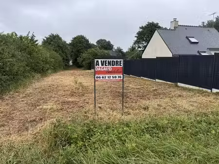 terrain constructible environ 650 m²