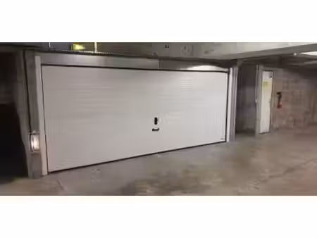 à louer 2 box intérieurs sécurisés à proximité de la gare