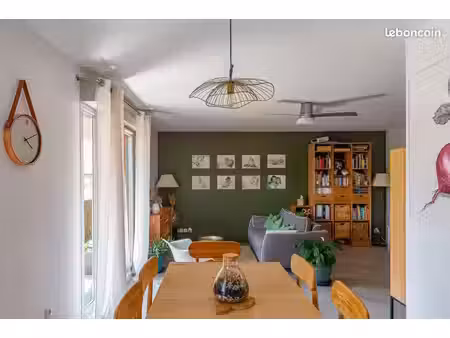 t4 lumineux avec terrasse – 87m²