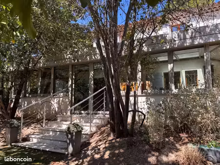 villa dans un secteur privilégié