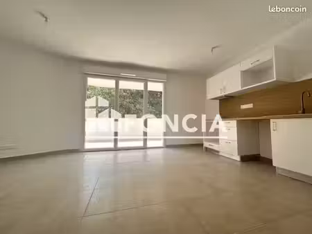 appartement 2 pièces 43.6m² à louer 806.64 - istres 13800