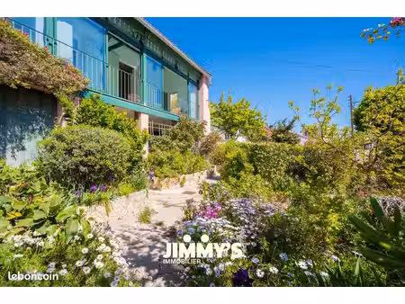 maison 7 pièces 218 m²