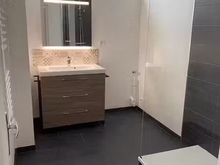 à louer – appartement f3 entièrement rénové – résidence sécurisée (châtellerault)