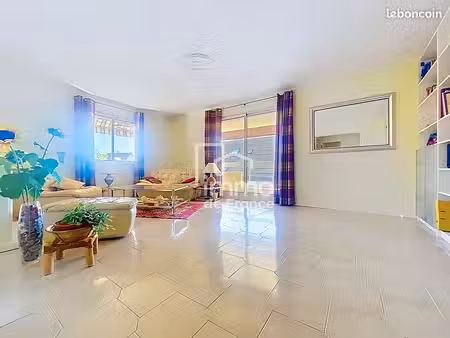 appartement 3 pièces 77 m²