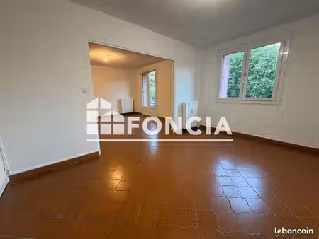 appartement 3 pièces 79m² à louer 1100 - hyeres 83400