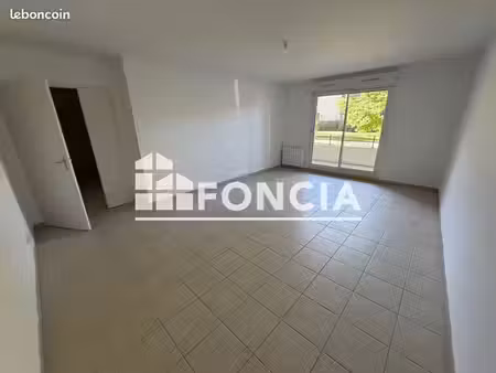 appartement 4 pièces 88.5m² à louer 985.4 - lambesc 13410