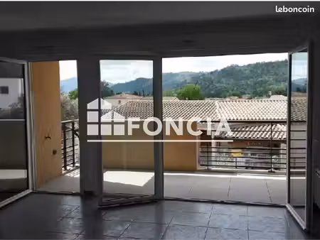 appartement 3 pièces 61.5m² à louer 815 - le luc en provence 83340