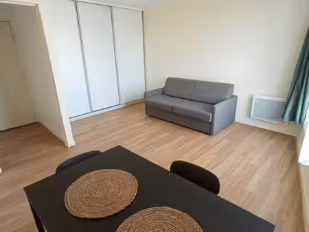 très bel appartement clair et calme refait à neuf