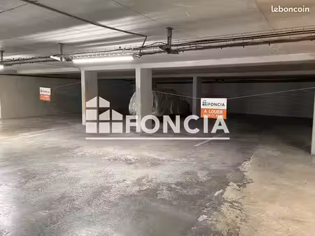 stationnement à louer 75 - hyeres 83400