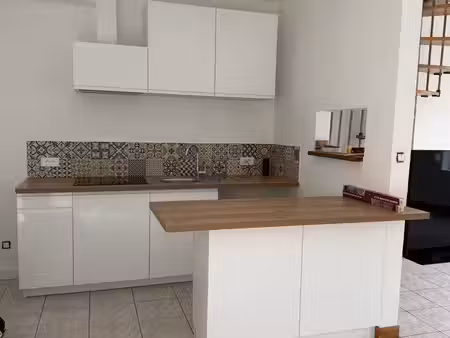maison rénovée à louer busnes