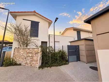 maison à castelnau le lez avec jardin