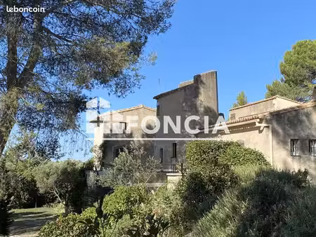 maison 6 pièces 228.61m² à louer 2200 - saint mitre les remparts 13920