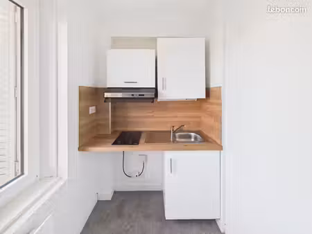 studio 1 pièce 28 m²