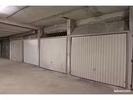 ? à louer – garage / box fermé – lieusaint centre-ville