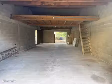 local / garage 100 m² + extérieur – vic-fezensac centre – 450