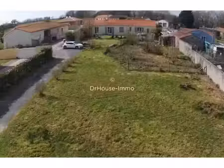 vente terrain 580 m² à la limouzinière (44310)  63 990 €
