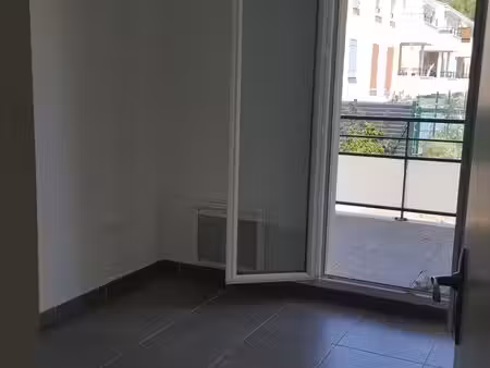 t3 de 60 m² avec terrasse  box et parking – ensuès-la-redonne