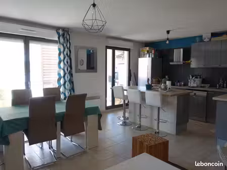 a louer t3 avec terrasse et parking quartier de la joliette