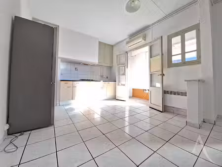 perpigna gare t3 de 48m2 dernier étage avec terrasse