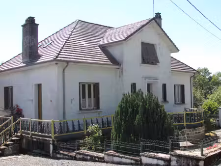 grande maison familiale avec atelier et garage  au calme en