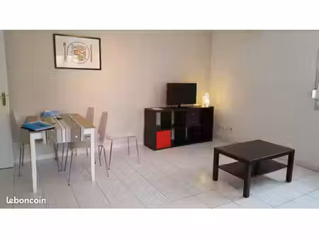 appartement 43m2 meublé sécurisé + garage box fermé