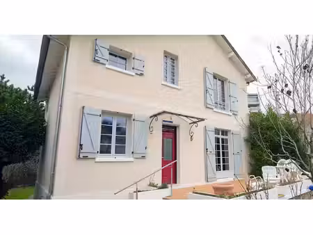 maison de luxe à vendre dans le quartier louvois-anatole france