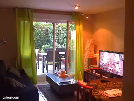 t2 rez de jardin 49 m2 terrasse garage villeurbanne grand clément
