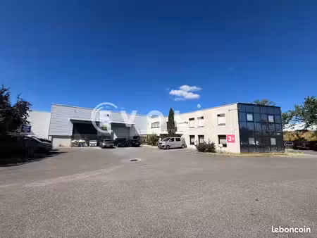 local d'activité 2 600 m²