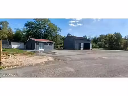 terrain chalet hangar