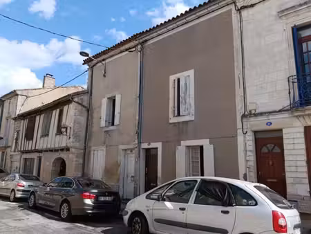 maison de ville à vendre à rénover 2 chambres avec cour et petite dépendance à sainte foy 